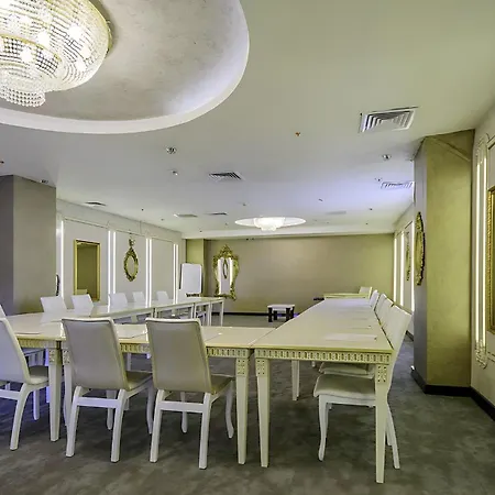 Real House Ξενοδοχείο