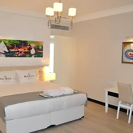 Ξενοδοχείο Real House