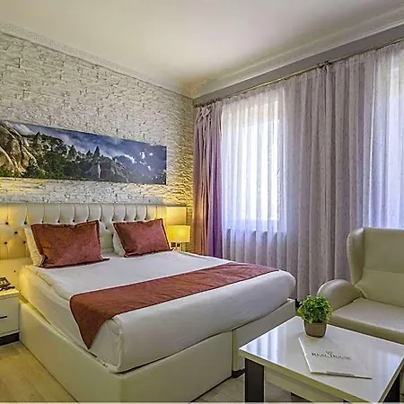 Real House Hotel 3*